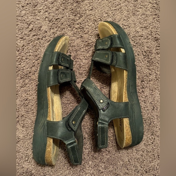 Clarks Black Sandals with shimmer size 8 GUC *Comfortable* adjustable straps - Picture 6 of 12